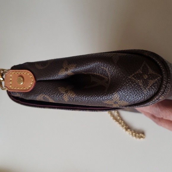 Louis Vuitton Favorite MM Monogram - Picture 10 of 16